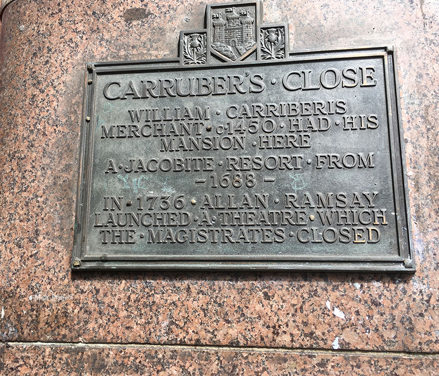Carrubbers Close