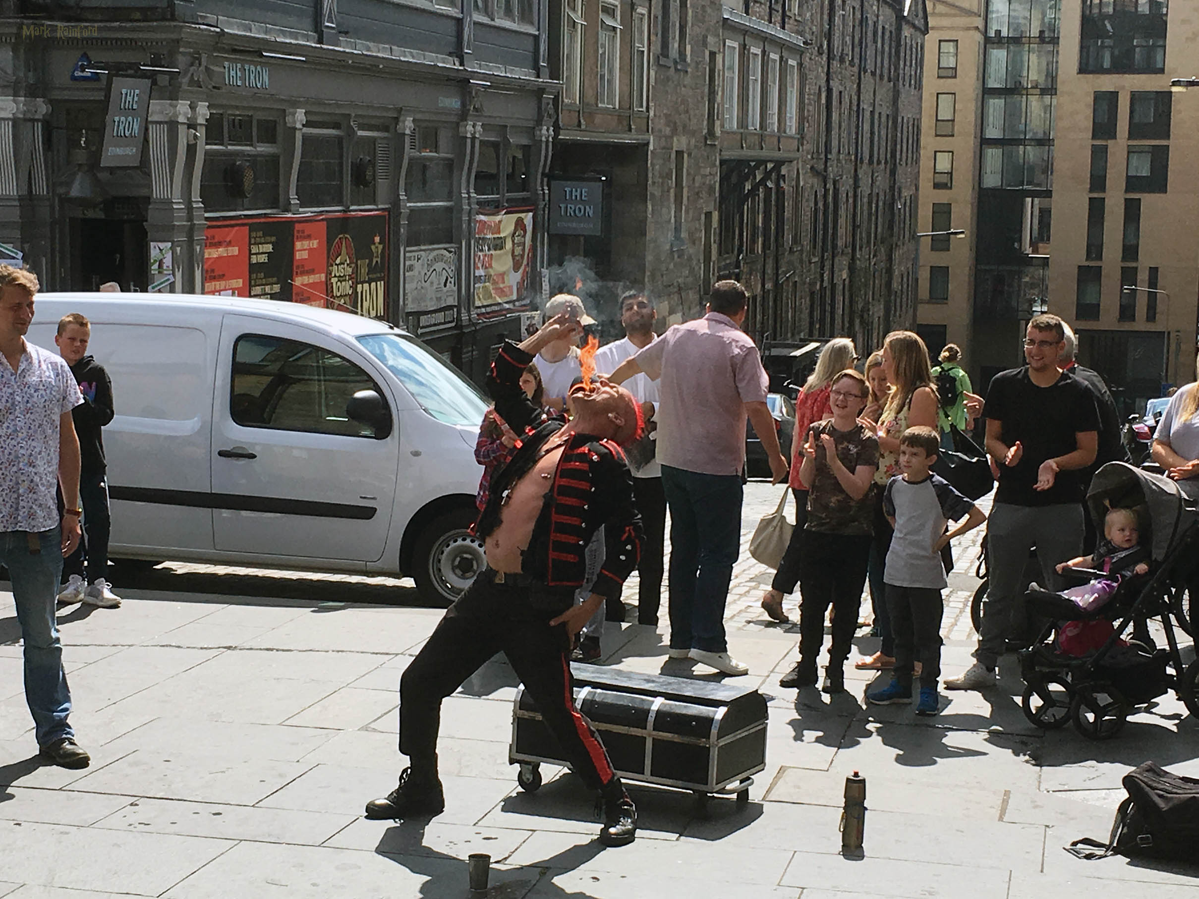 edinburgh festival fringe 2018 street performers
