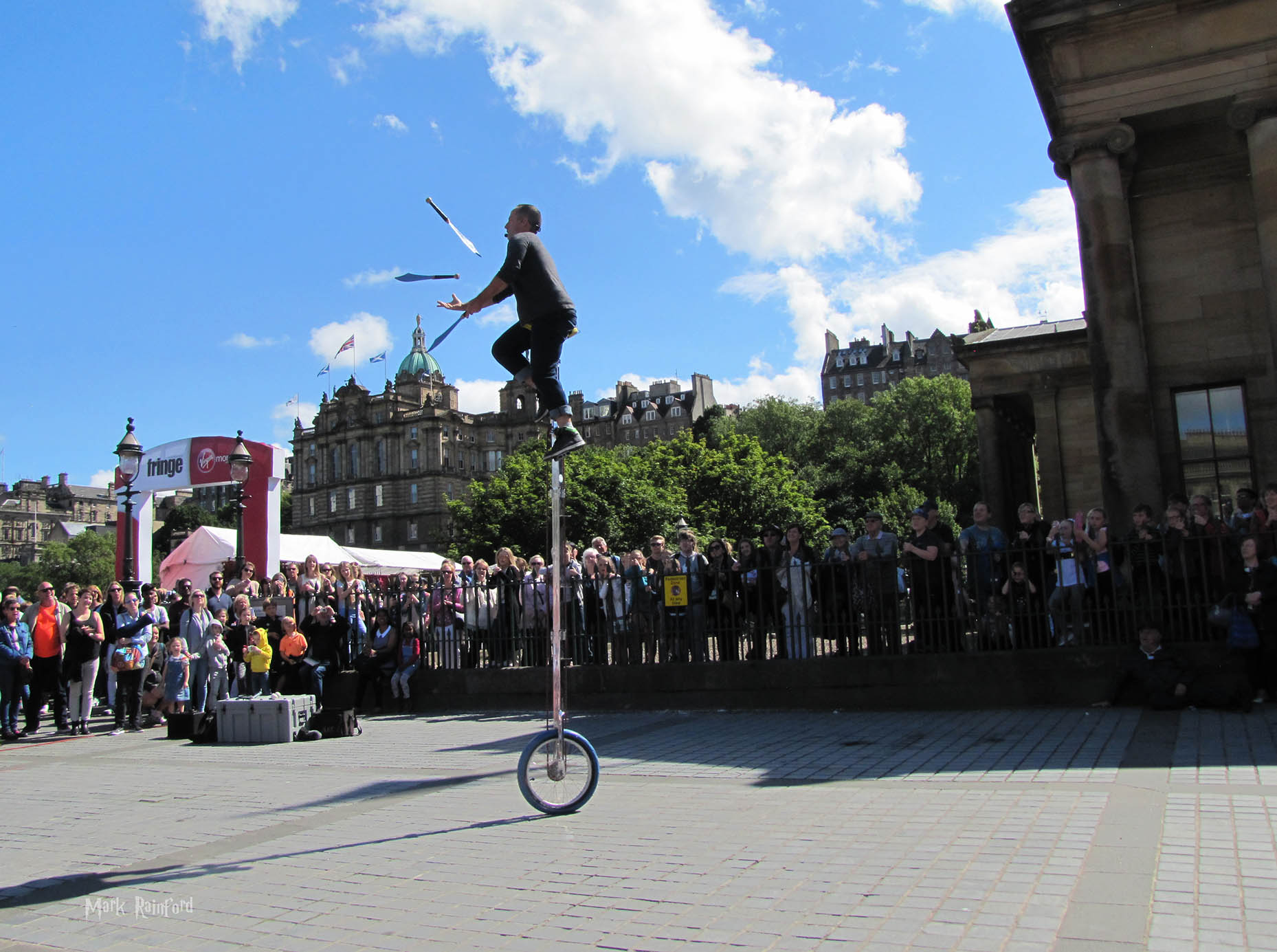 Edinburgh Festival Fringe - Street Performers - Eye On Edinburgh